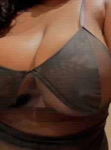 Carol está disponível agora como acompanhante gordinha em São Paulo