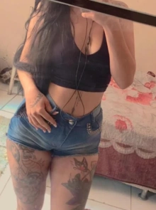 Luana apresenta seu álbum de fotos de acompanhante profissional