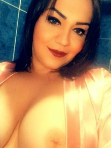 Alana é a garota de programa ideal para o seu próximo encontro