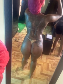 Procurando uma acompanhante? Sissi é uma ótima escolha