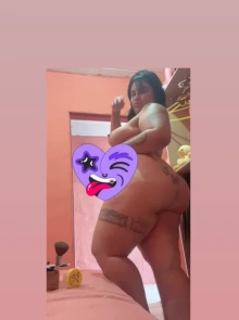 Karcia se destaca entre as garotas de programa por sua presença