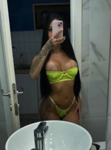 Bruna, elegância e classe como acompanhante independente