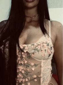 Adoro anal é uma acompanhante de luxo com atendimento exclusivo