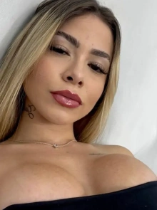 Camilla, acompanhante independente com disponibilidade imediata