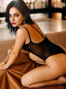 Naiara é uma acompanhante de luxo com atendimento exclusivo