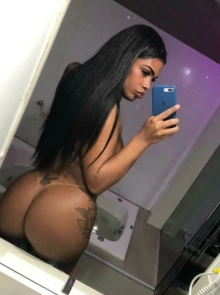 Milena se junta às melhores acompanhantes Com local esta semana