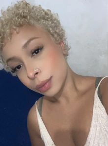 Encontro exclusivo com Julinha, uma das garotas de programa em Guarujá mais requisitadas