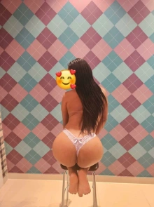 Procurando uma acompanhante? Sara é uma ótima escolha