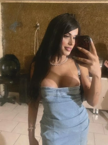 Quer conhecer uma acompanhante Com local em Curitiba? Carol lima está à espera