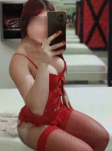 Lara é a acompanhante Ninfeta ideal para o seu encontro
