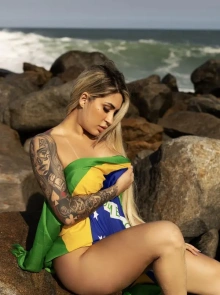 Encontre a Emily em nossos anúncios de garotas de programa verificadas
