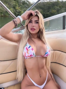 Lary, elegância e discrição entre as acompanhantes ninfeta em São José dos Campos