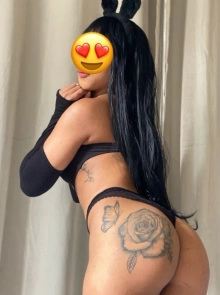 Mirele apresenta seu álbum de fotos de acompanhante profissional