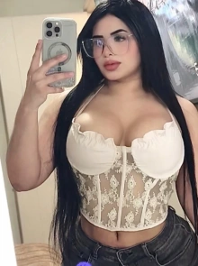 Jhenie scarlet é uma acompanhante de luxo com atendimento exclusivo