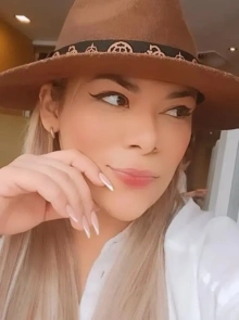 LARA SILVER se destaca no catálogo de acompanhantes por seu estilo