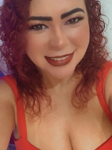 Evelin se destaca entre as garotas de programa por sua presença