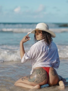Perfil de Nay Medeiros, uma das garotas de programa excepcionais