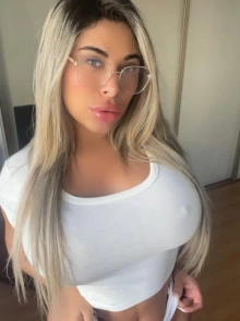 Encontre a Joyce em nossos anúncios de garotas de programa verificadas