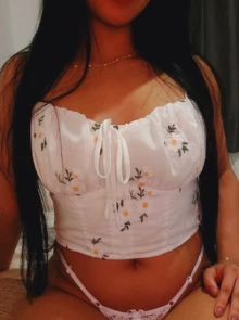 Fernanda está cadastrada no catálogo de acompanhantes de luxo