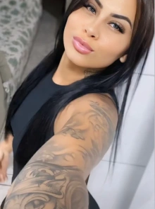 Letícia é uma acompanhante independente com serviços verificados