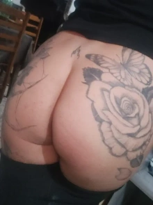 Agende um encontro com Brenda tatuada, uma acompanhante grandes mamas em Curitiba com perfil ativo