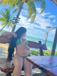 Lunna apresenta seu álbum de fotos de acompanhante profissional