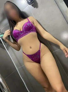 Sury e Roberta é a garota de programa ideal para o seu próximo encontro