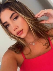 Clara Souza é a garota de programa ideal para o seu próximo encontro