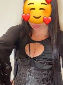 Samira mirrage apresenta seu álbum de fotos de acompanhante profissional