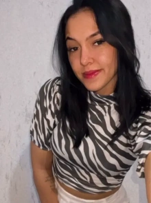 Sophia está cadastrada no catálogo de acompanhantes de luxo
