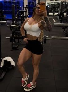 Lara, acompanhante independente com disponibilidade imediata