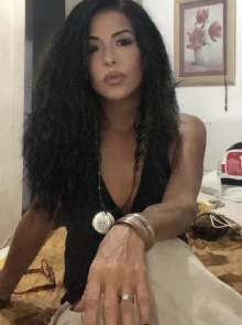 Encontros exclusivos com acompanhantes Coroa em Rio de Janeiro como Coroa Milly