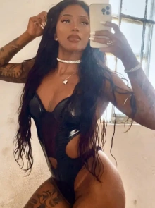 Agende um encontro com Kayla, acompanhante exclusiva com perfil ativo