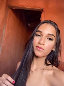 Ana, acompanhante independente com disponibilidade imediata