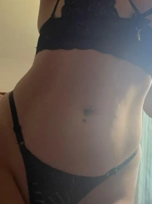 Perfil de Karol, em destaque nos anúncios de acompanhantes de luxo