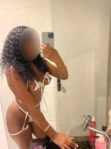 Encontros exclusivos com acompanhantes como Ísis Souza
