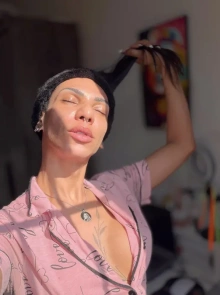 Perfil de Taylla, uma das garotas de programa excepcionais
