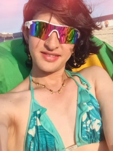 Estefany está cadastrada no catálogo de acompanhantes de luxo