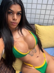 Ninfetinha dot, elegância e classe como acompanhante independente