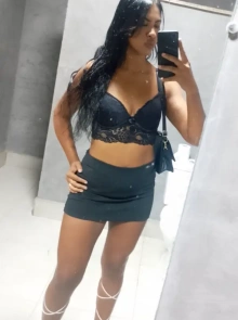 Procurando uma acompanhante? Stefani é uma ótima escolha