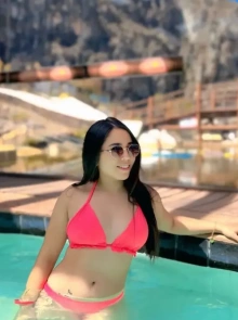 Luana apresenta seu álbum de fotos de acompanhante profissional