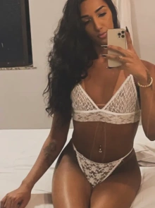 Isabela candice é uma acompanhante independente com serviços verificados