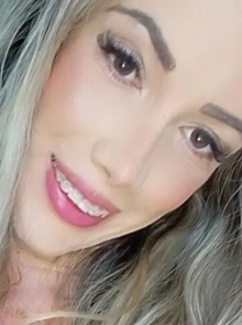 Conheça Evellyn, uma acompanhante com serviços verificados