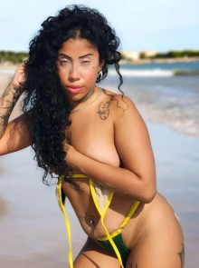 Luiza está disponível agora como acompanhante VIP profissional