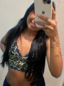 Conheça Julia, uma acompanhante com serviços verificados