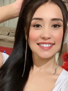 Mel castro se destaca no catálogo de acompanhantes por seu estilo