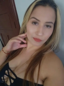 Descubra mulheres como Laura em nossos anúncios de Coroa em Curitiba