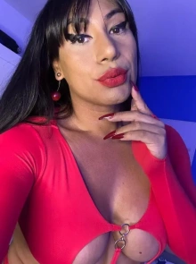 Raika fernandes está cadastrada no catálogo de acompanhantes de luxo