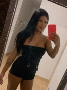 Annah Dias apresenta seu álbum de fotos de acompanhante profissional