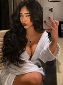 Sabrina está entre as acompanhantes mais bem avaliadas